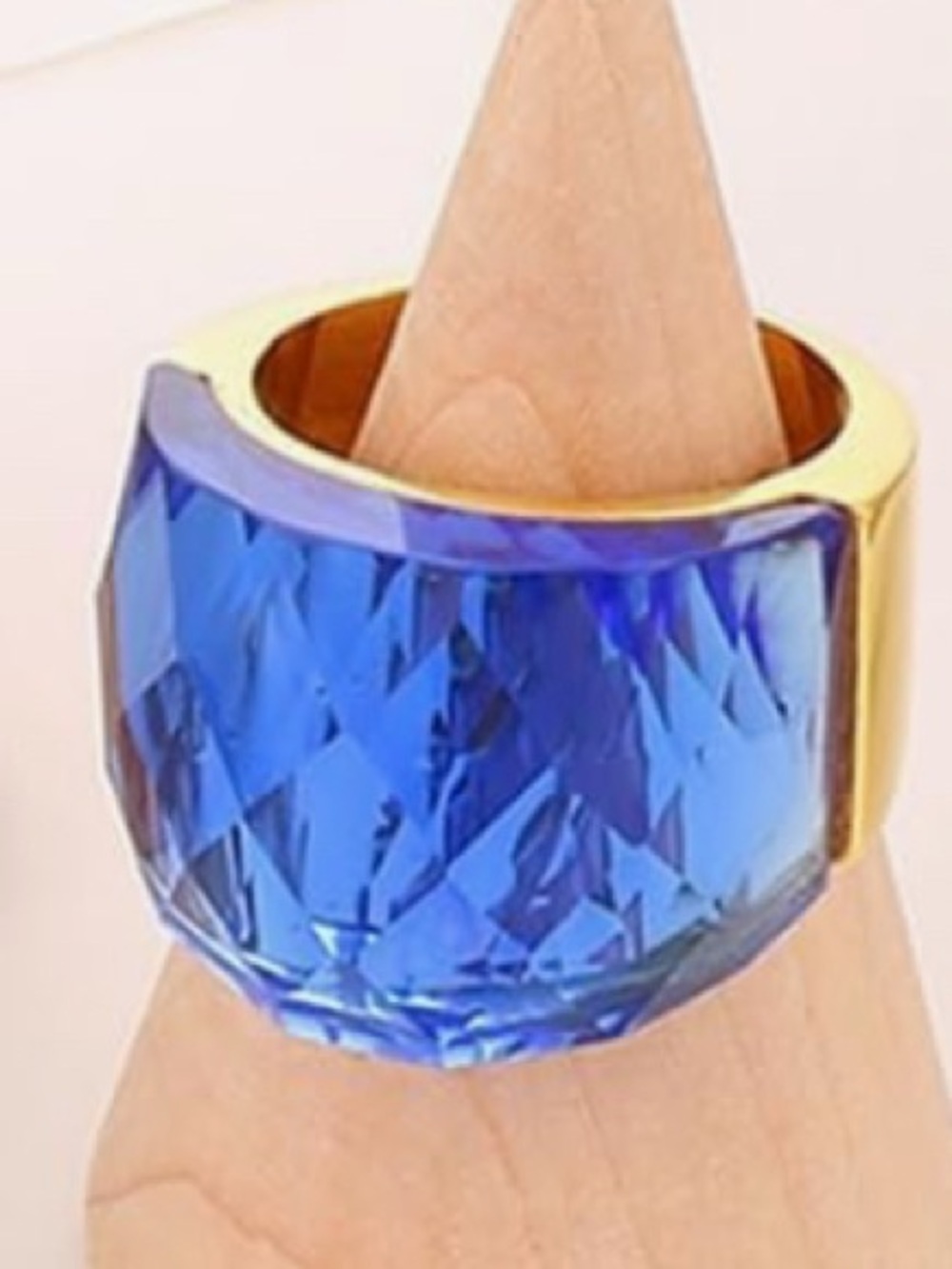 Stunning Nordstrom 18KT Gold Vermeil Blue crystal Band ring size 8
